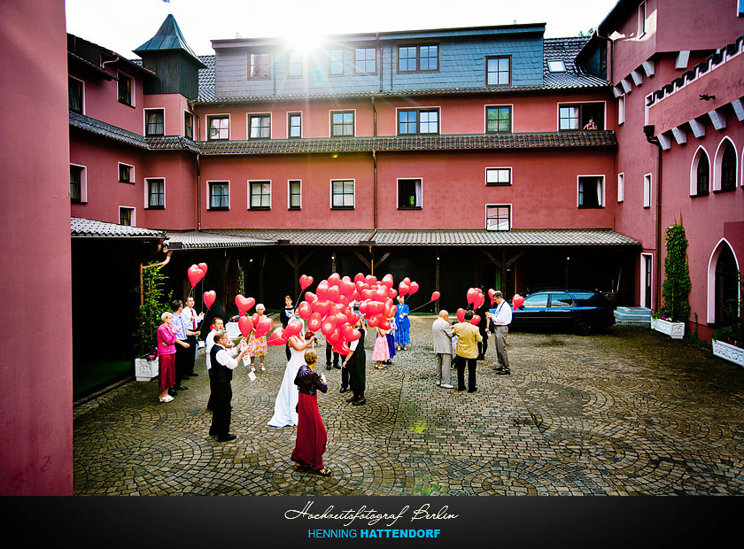 Hochzeitsfotograf Strausberg Lakeside Burghotel Hochzeit Luftballons