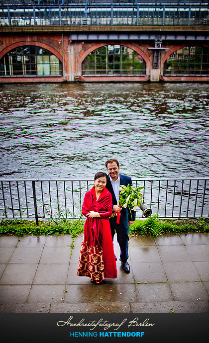 Hochzeitsfotograf Berlin Hochzeitsportrait an der Spree