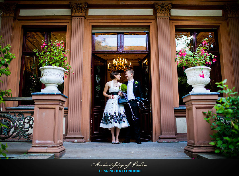 Hochzeitsportrait am Standesamt Charlottenburg Wilmersdorf Villa Kogge