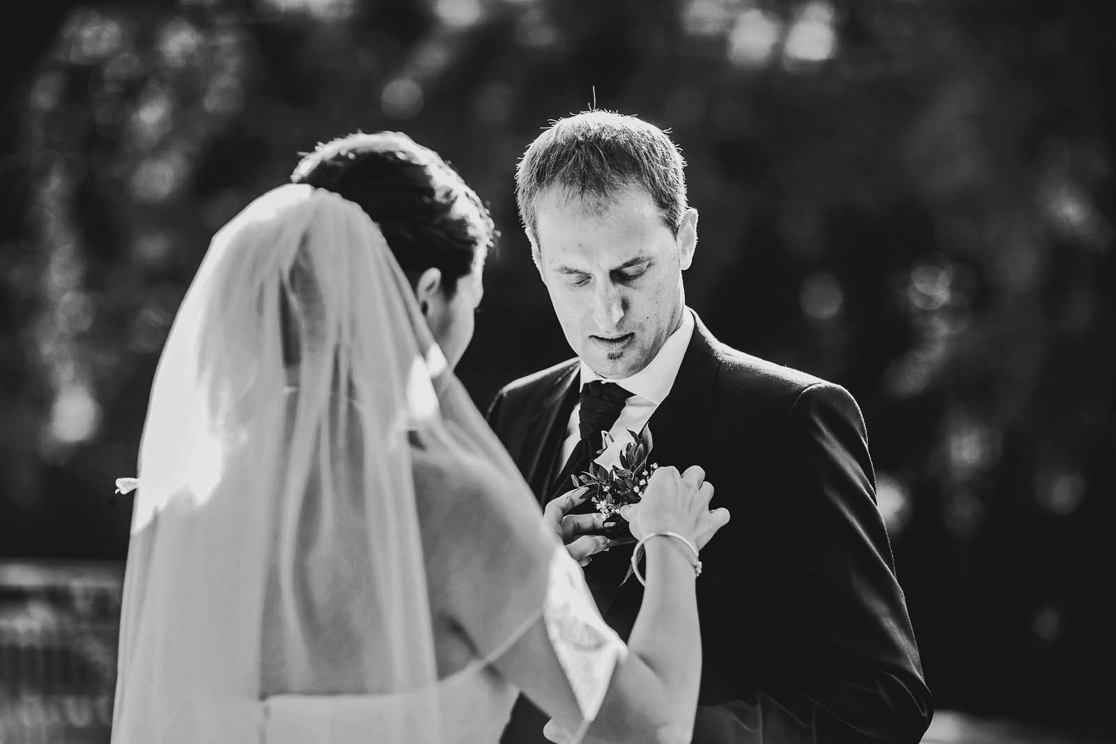 Brautpaar Vorbereitung Hochzeit Copyright by Hochzeitsfotograf www.berliner-hochzeitsfotografie.de