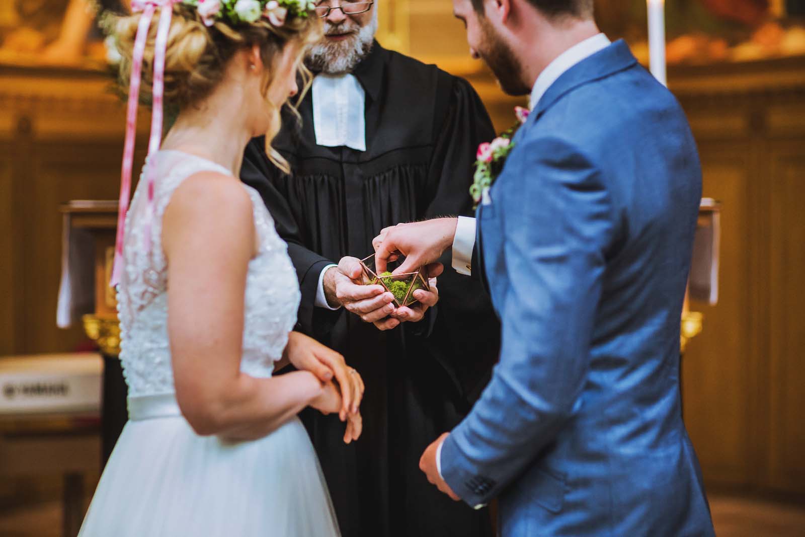 Hochzeit Heilandskirche Sacrow Ringtausch Copyright by Hochzeitsfotograf www.berliner-hochzeitsfotografie.de