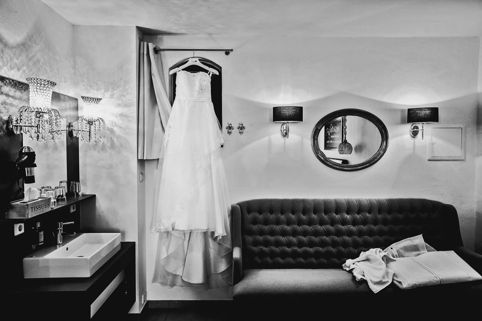 Hochzeitskleid Hotel Seinerzeit Spreewald Copyright by Hochzeitsfotograf www.berliner-hochzeitsfotografie.de