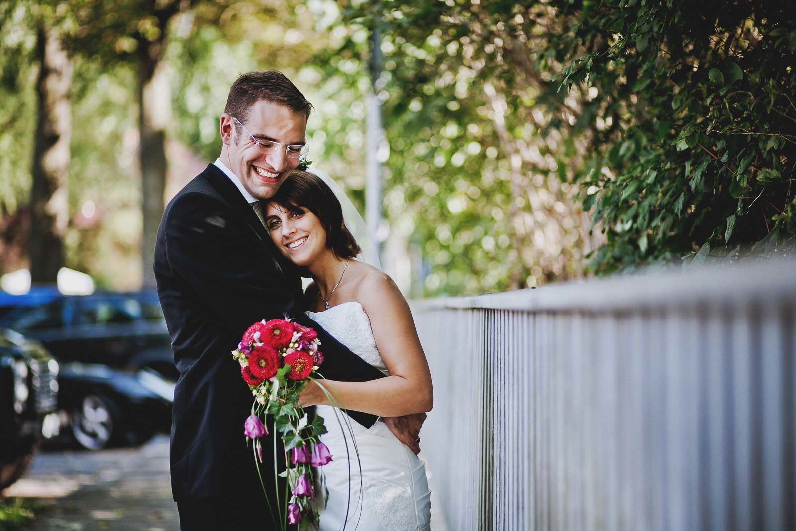 Hochzeitsfotograf Berlin beim Shooting mit einem Brautpaar in Reinickendorf