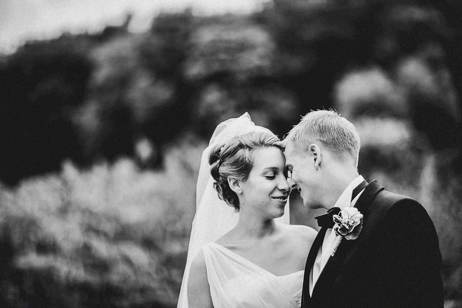 Hochzeitsfotograf Brautpaar beim Shooting am Schloss Wulkow